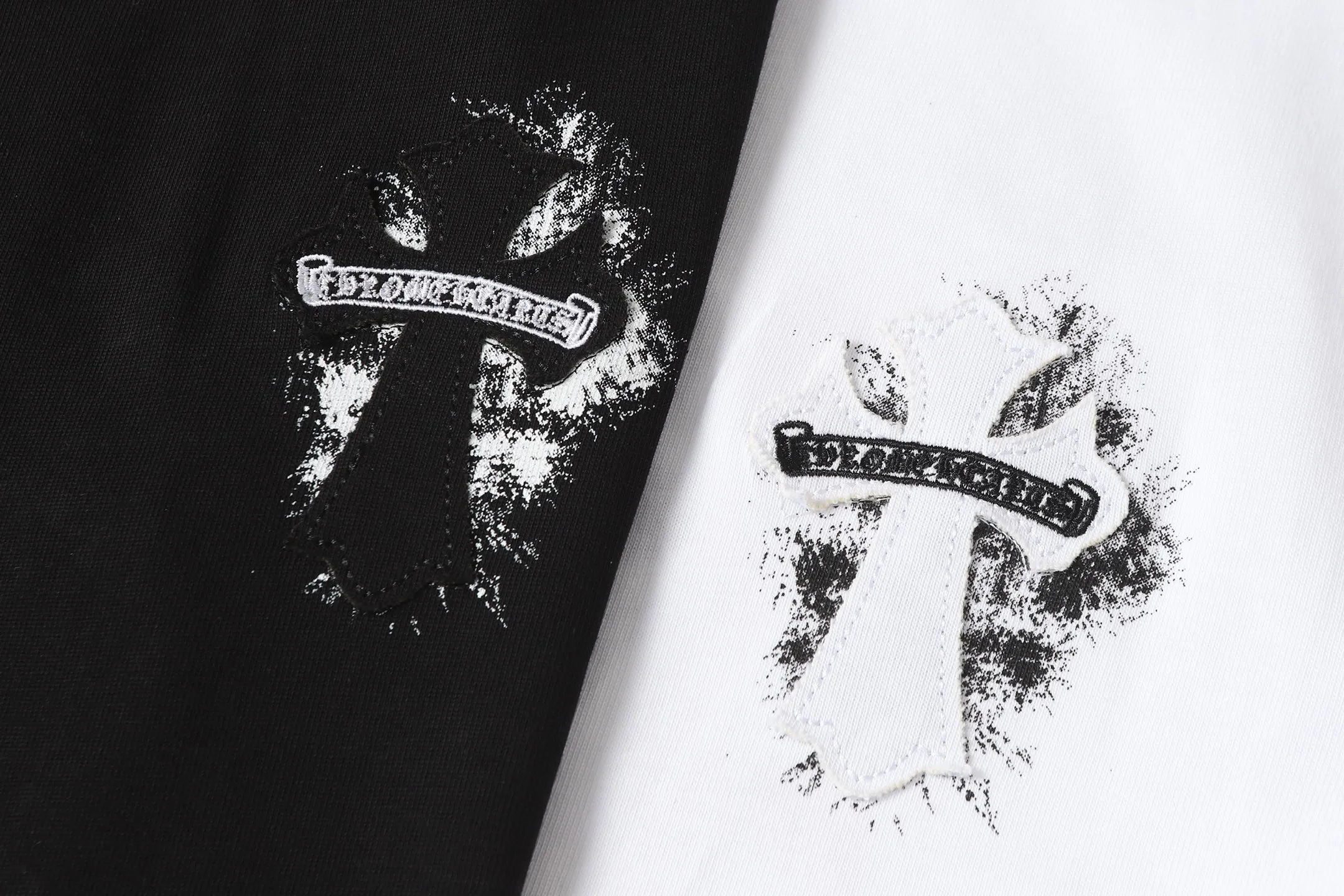 P150 💰 Actual pictures [High-end quality] Code: 8915# Color: Black White Size: S to XXL 2026ss Internet celebrity cross 🔥New Chrome Hearts 320g customized fabric Chrome heart round neck short sleeves 🔥Cross burnt appliqué embroidered men and women loose version